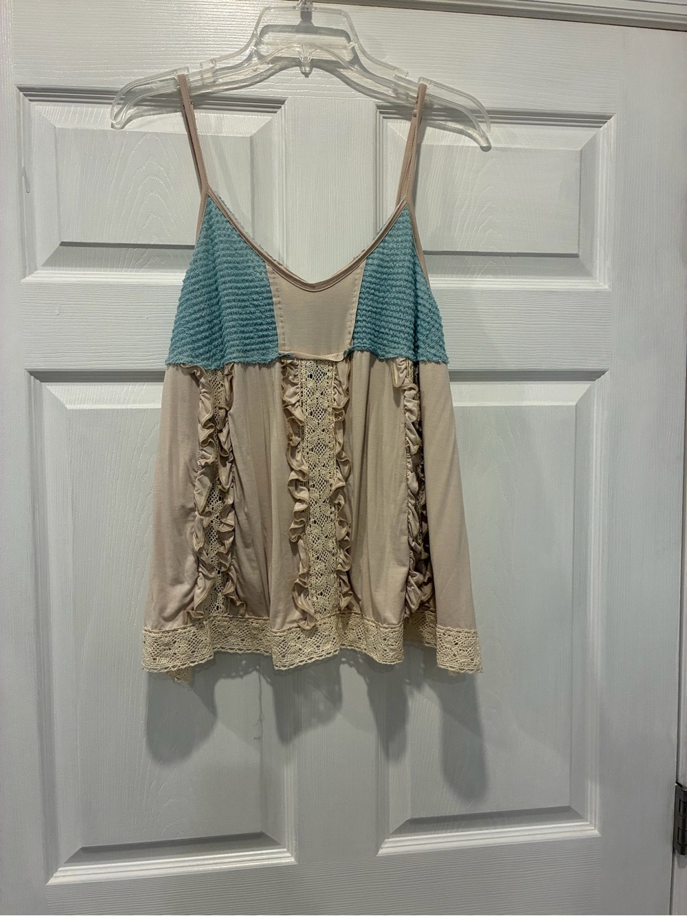 POL Two-Tone Ruffle Lace Camisole in Teal and Beige